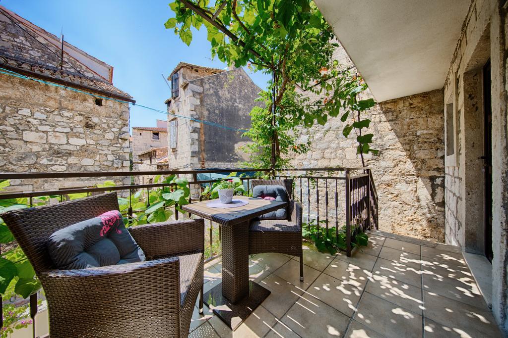Apartments Villa Anka Komiža Exterior foto